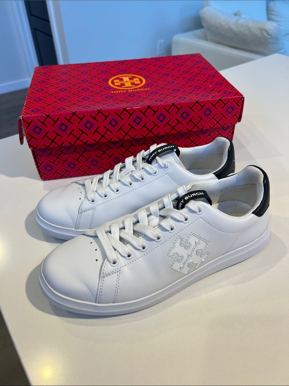 Tory Burch white logo & perfect navy blue leather double t Howell court sneakers